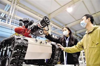 【洛阳日报】项目建设如火如荼 产业转型热火朝天